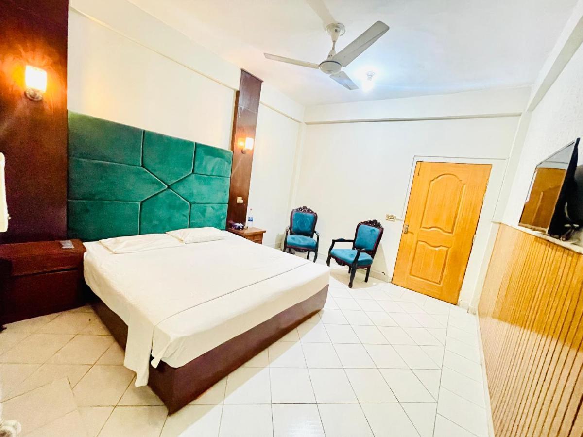 Hotel New Mid City Мултан Екстериор снимка