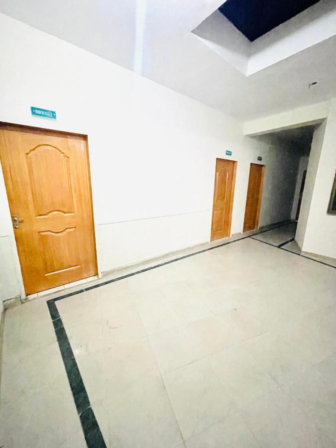 Hotel New Mid City Мултан Екстериор снимка