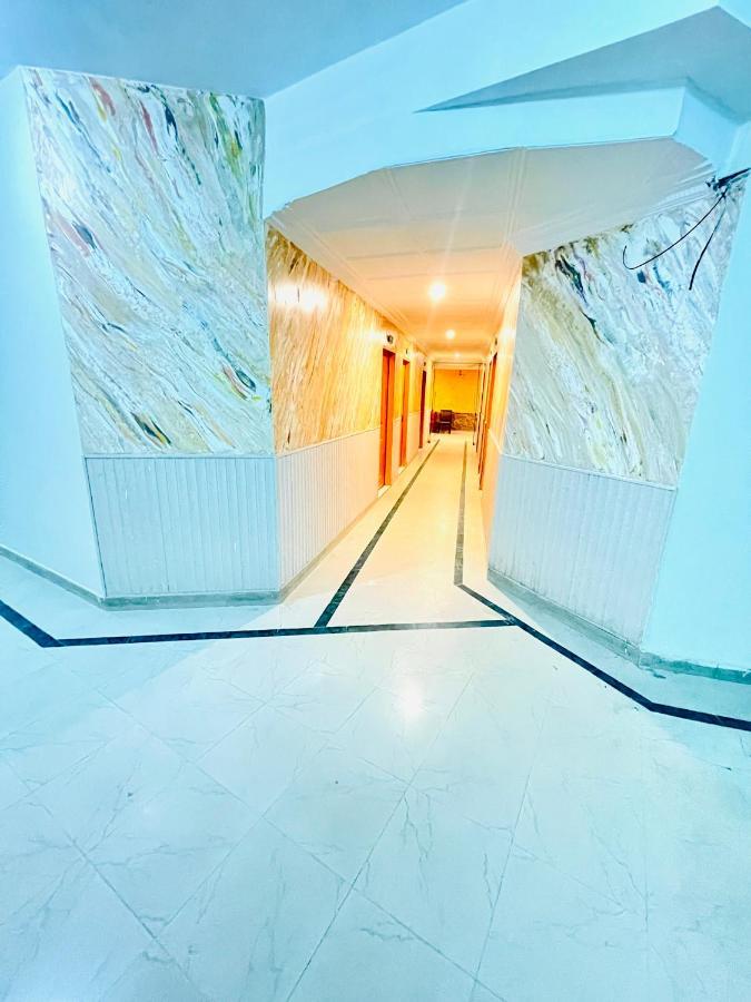 Hotel New Mid City Мултан Екстериор снимка