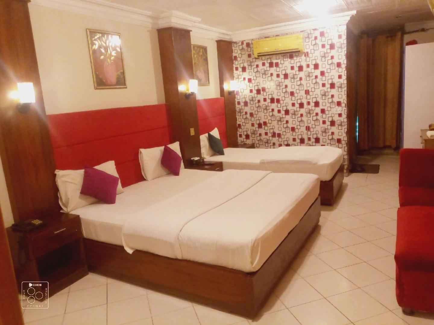 Hotel New Mid City Мултан Екстериор снимка