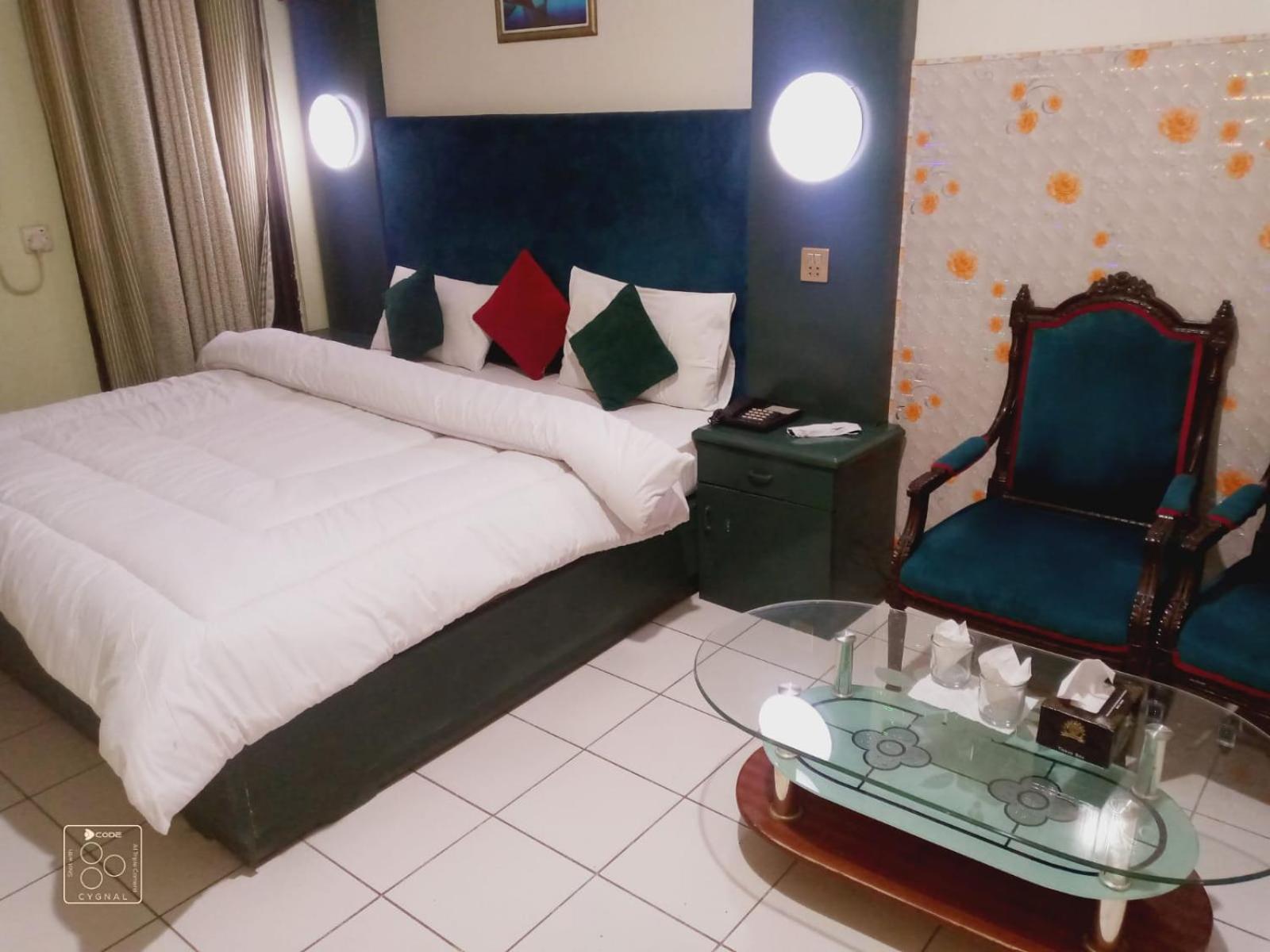 Hotel New Mid City Мултан Екстериор снимка