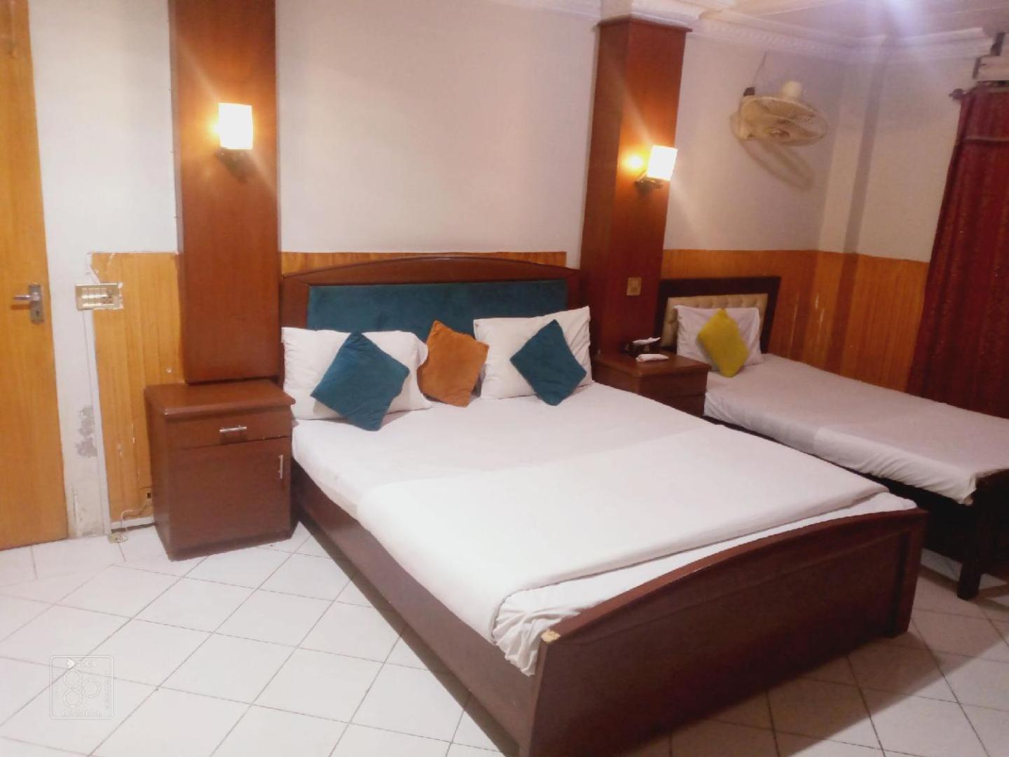 Hotel New Mid City Мултан Екстериор снимка